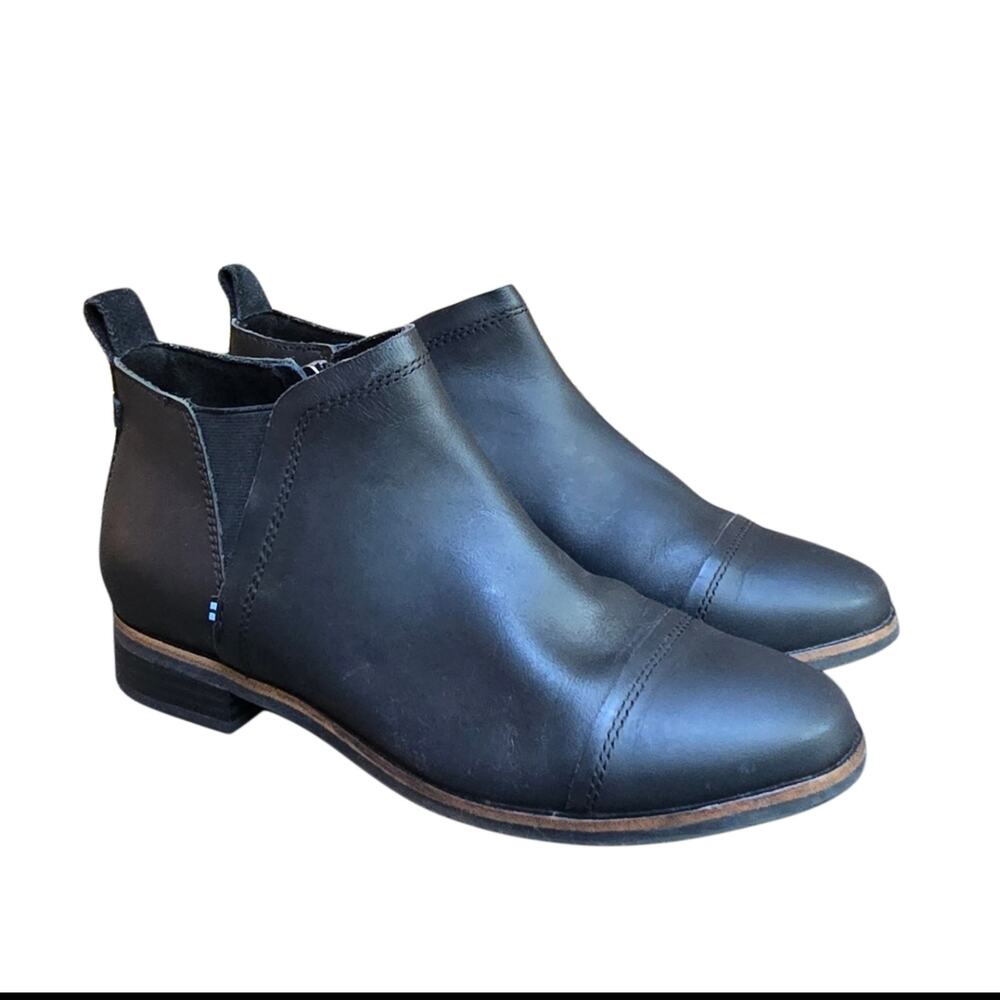 TOMS Reese Black Leather Cap Toe Chelsea Ankle Boots Booties Womens Size 7.5